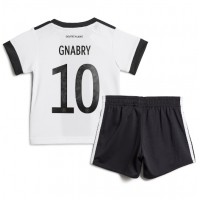 Fotballdrakt Barn Tyskland Serge Gnabry #10 Hjemmedraktsett VM 2022 Kortermet (+ Korte bukser)